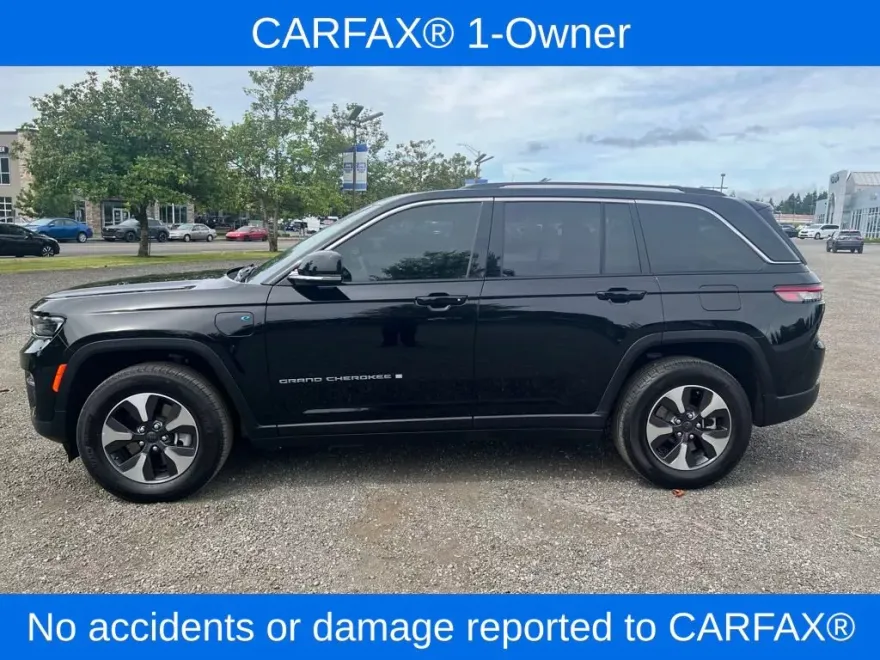 2023 Jeep Cherokee Base photo 1
