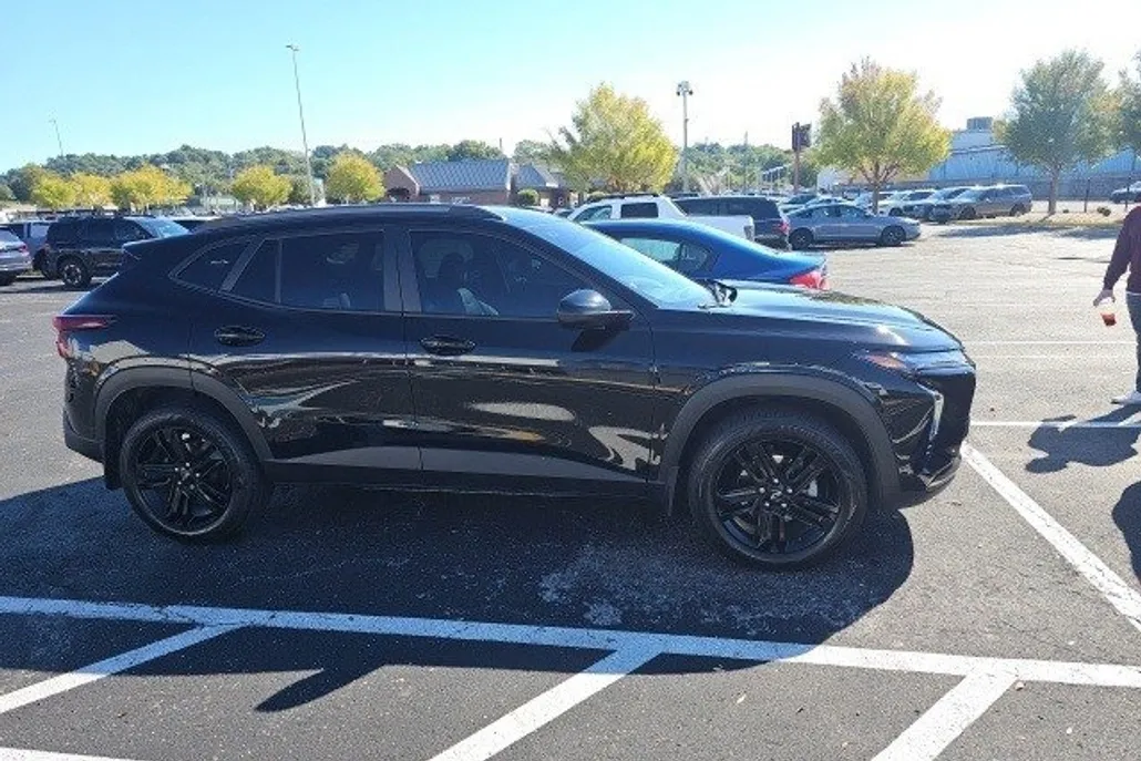 2025 Chevrolet Trax ACTIV photo 1