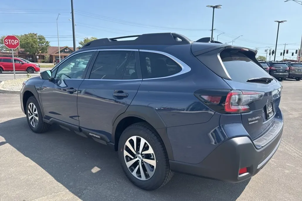 2025 Subaru Outback Premium photo 1