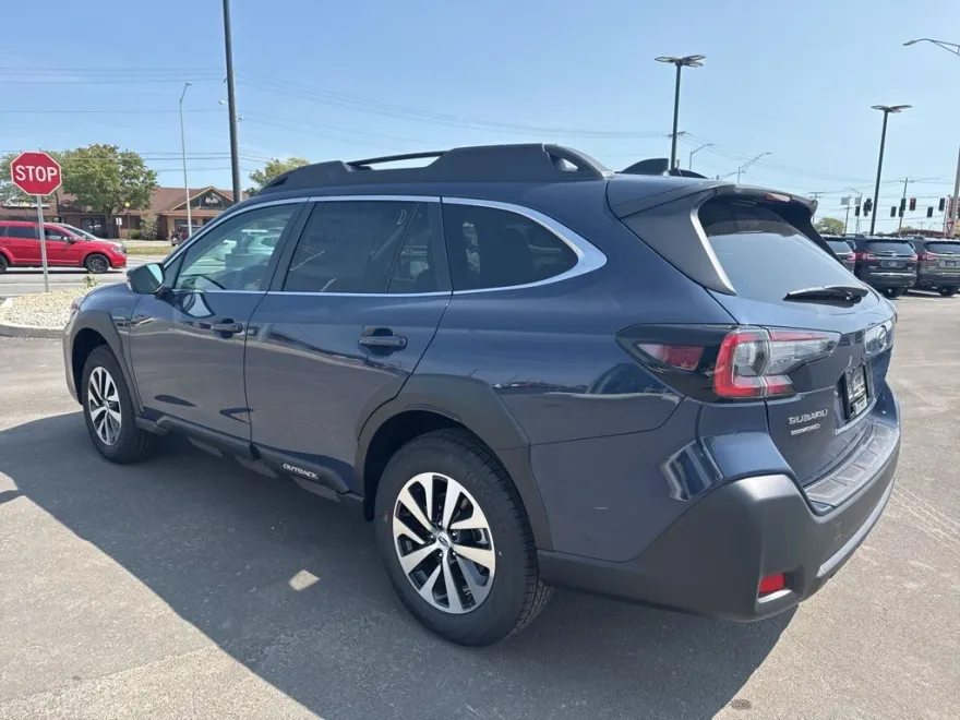 2025 Subaru Outback Premium photo 1