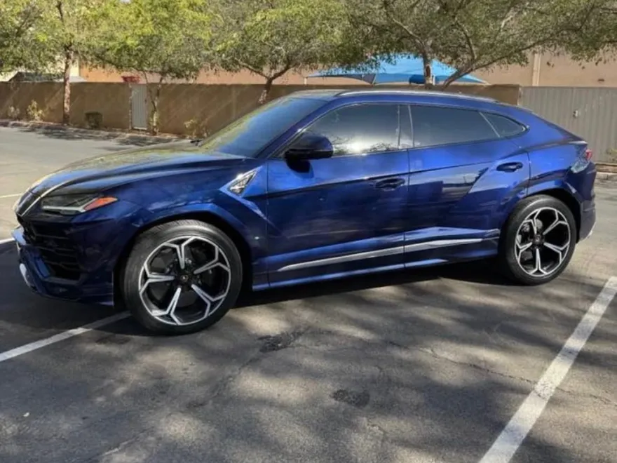2021 Lamborghini Urus photo 1