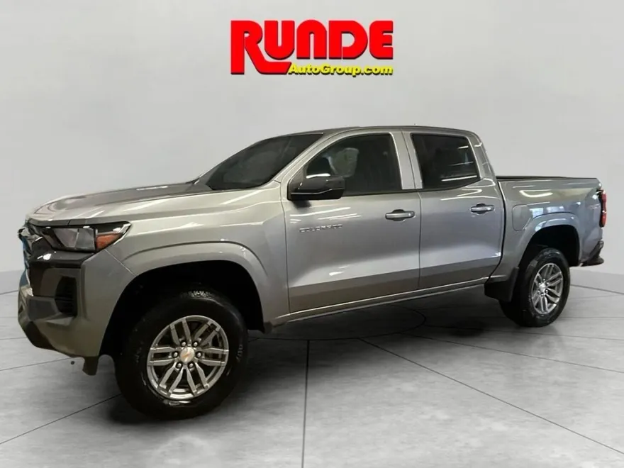 2025 Chevrolet Colorado Work Truck LT photo 1