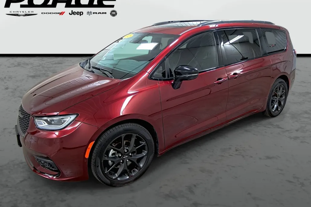 2023 Chrysler Pacifica Limited photo 1
