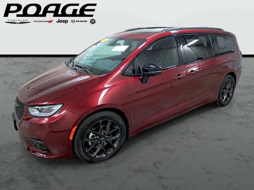 2023 Chrysler Pacifica Limited photo 1