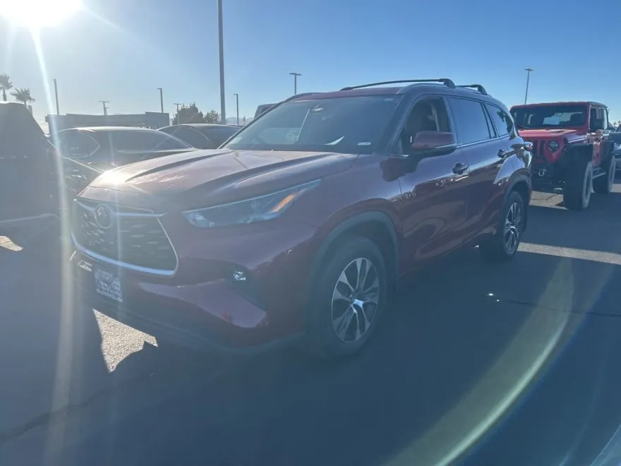 2022 Toyota Highlander XLE photo 1