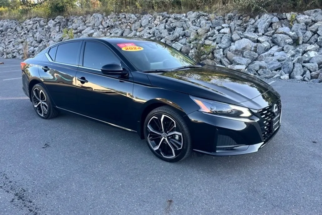 2024 Nissan Altima 2.5 SR photo 1