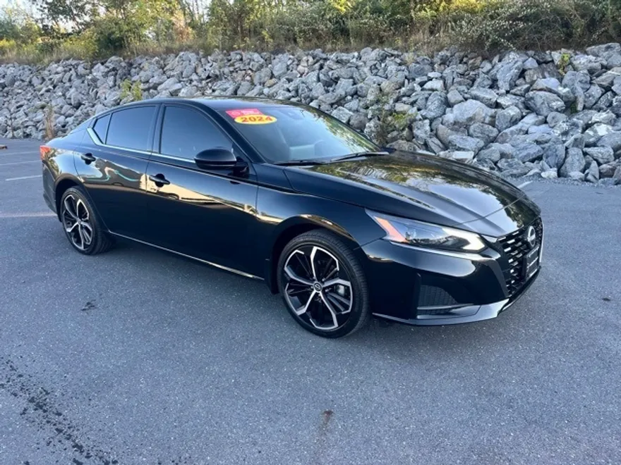 2024 Nissan Altima 2.5 SR photo 1