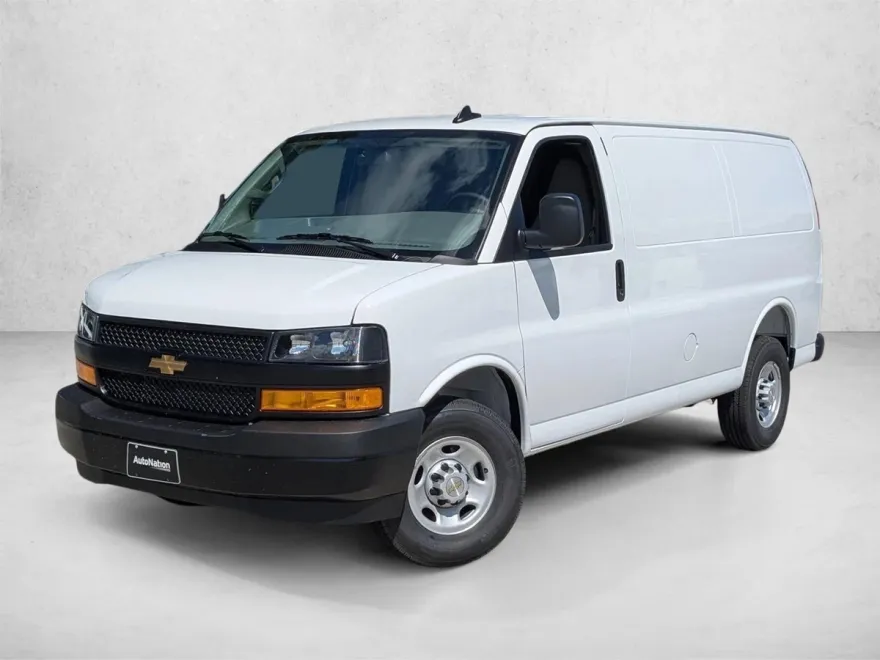 2025 Chevrolet Express Cargo 2500 Base photo 1
