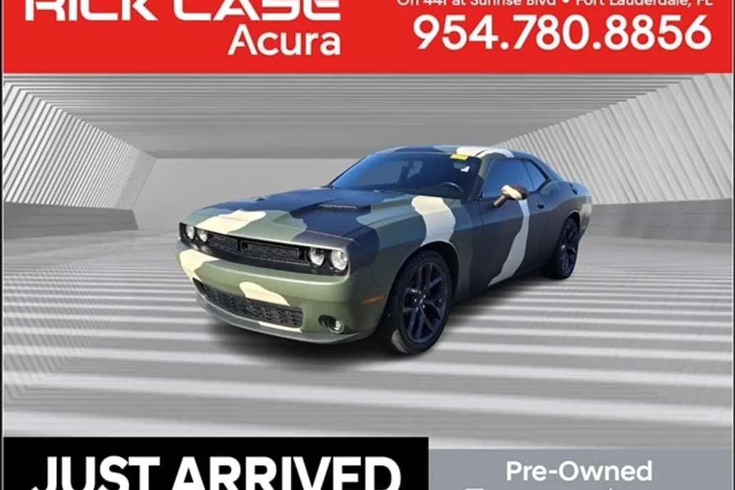 2019 Dodge Challenger SXT photo 1