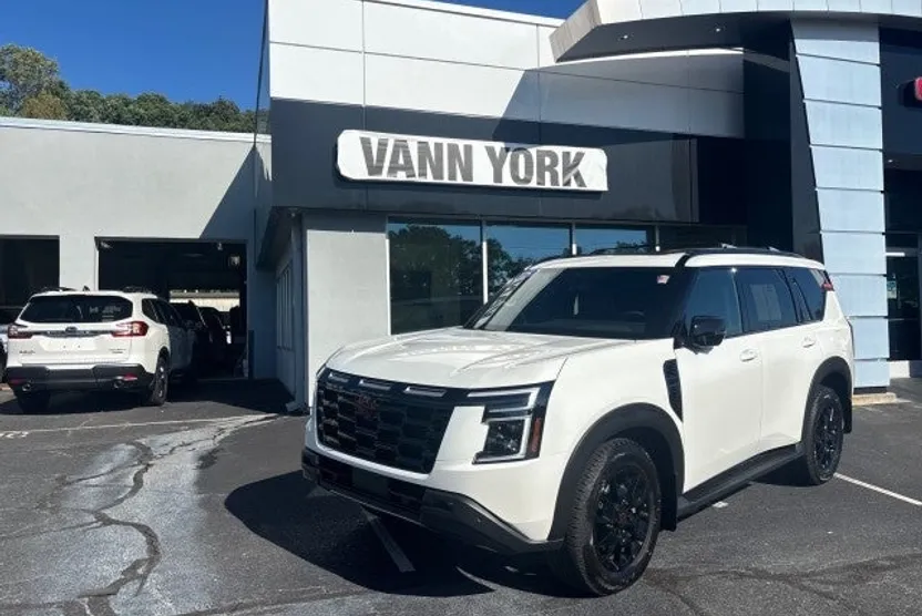2025 Nissan Armada photo 1