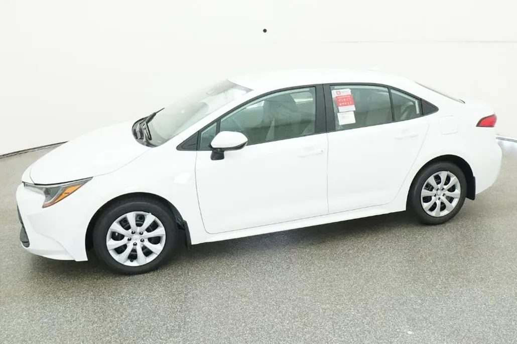 2025 Toyota Corolla LE photo 1