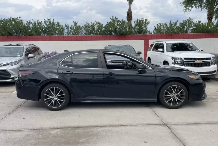 2024 Toyota Camry SE photo 1