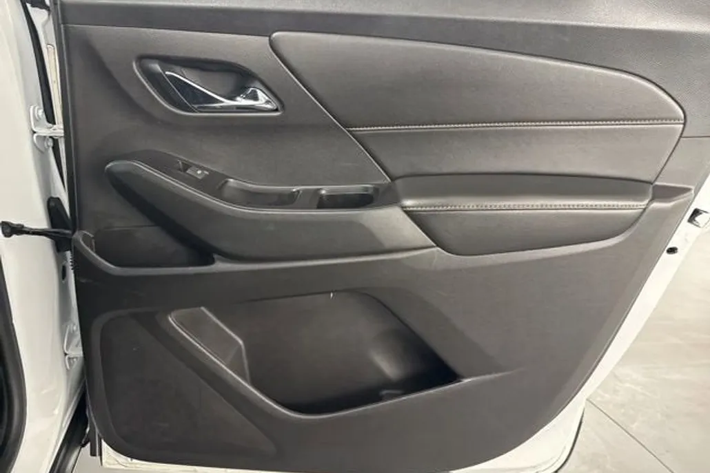 2018 Chevrolet Traverse LS photo 1