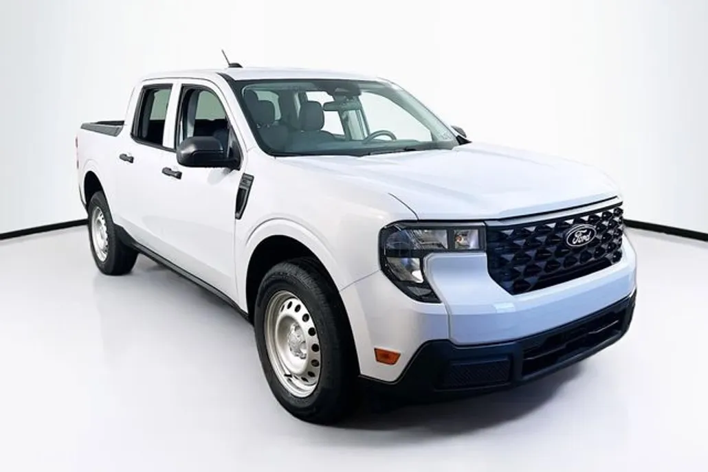 2025 Ford Maverick XL photo 1