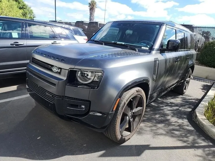 2023 Land Rover Defender 130 X-Dynamic SE photo 1