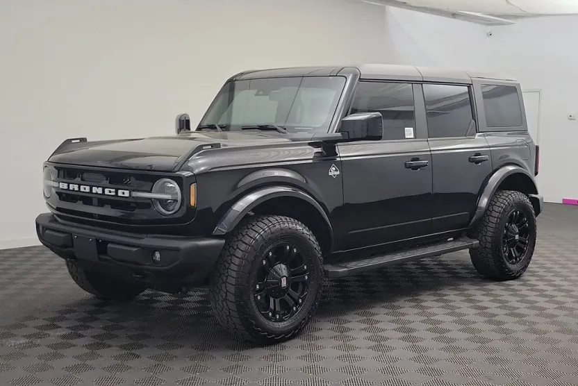 2023 Ford Bronco Outer Banks photo 1