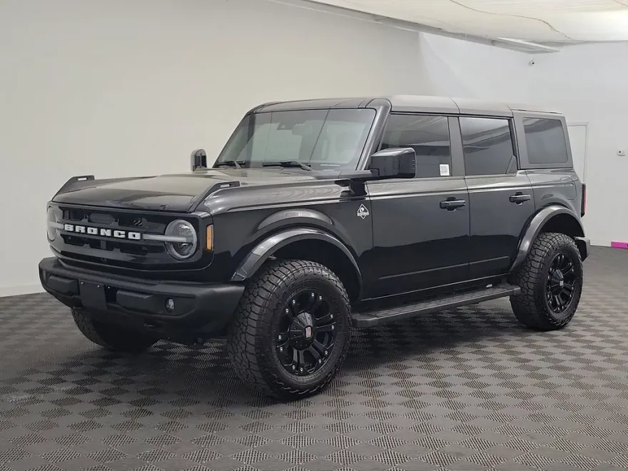 2023 Ford Bronco Outer Banks photo 1
