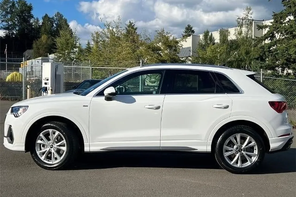 2023 Audi Q3 S line Premium 45 TFSI photo 1
