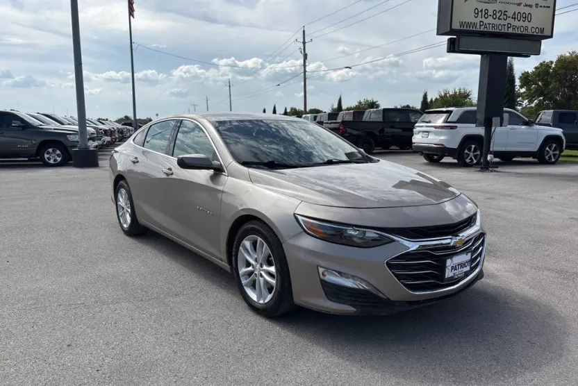 2022 Chevrolet Malibu 1LT photo 1