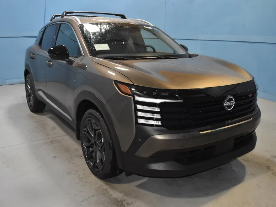2026 Nissan Kicks SR photo 1