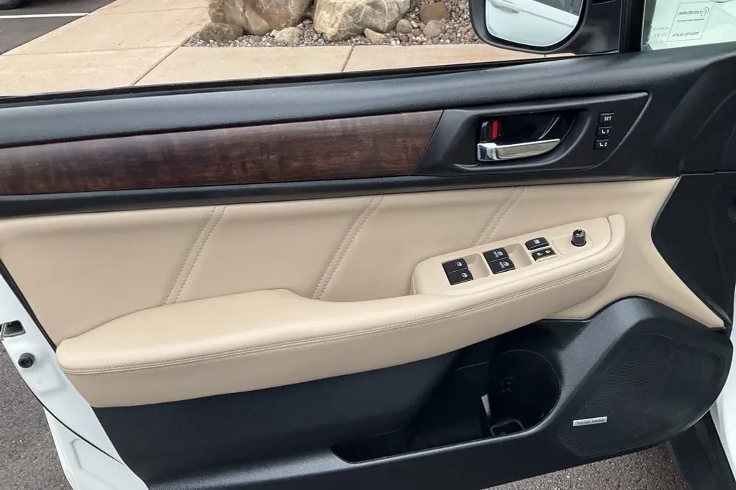 2019 Subaru Outback Limited photo 1