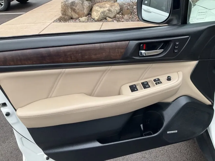 2019 Subaru Outback Limited photo 1