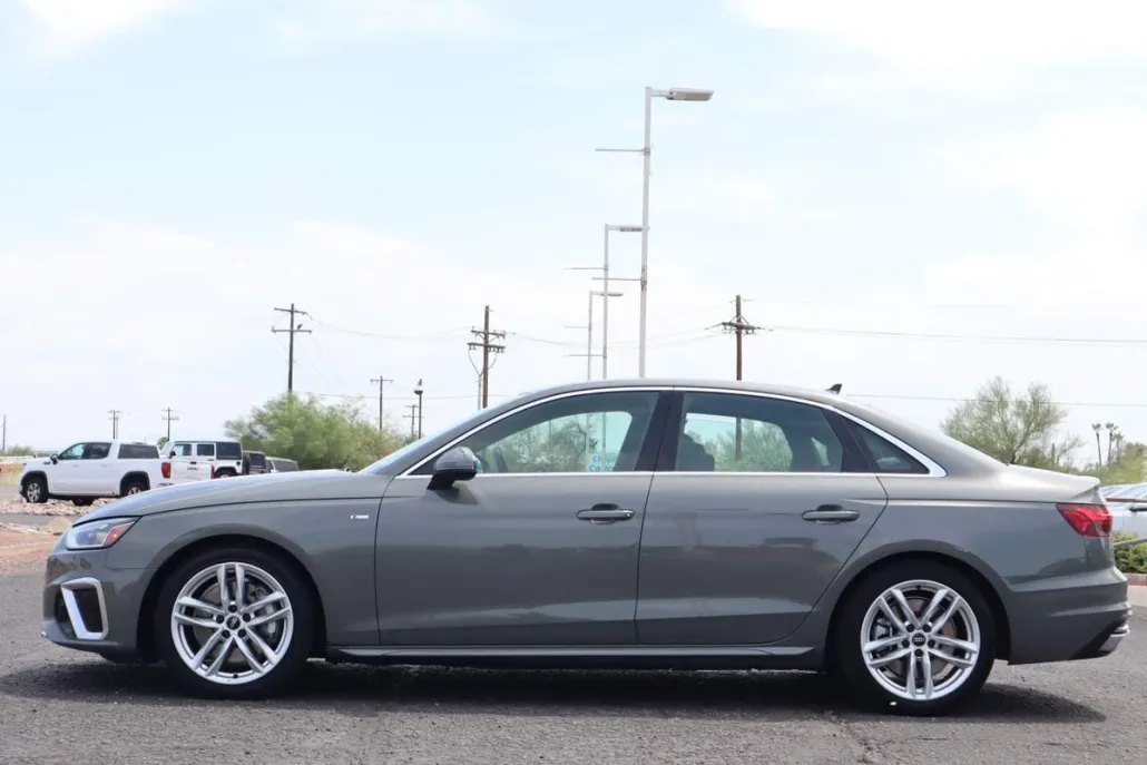 2023 Audi A4 Quattro S line Plus 45 TFSI photo 1