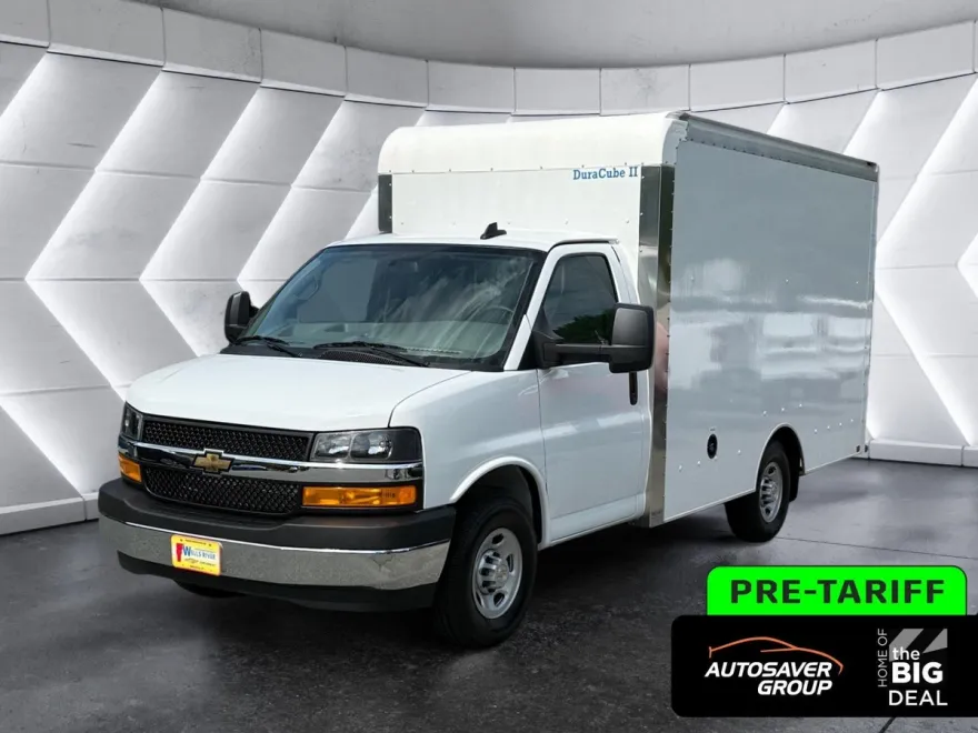 2025 Chevrolet Express Cutaway 3500 Cargo photo 1