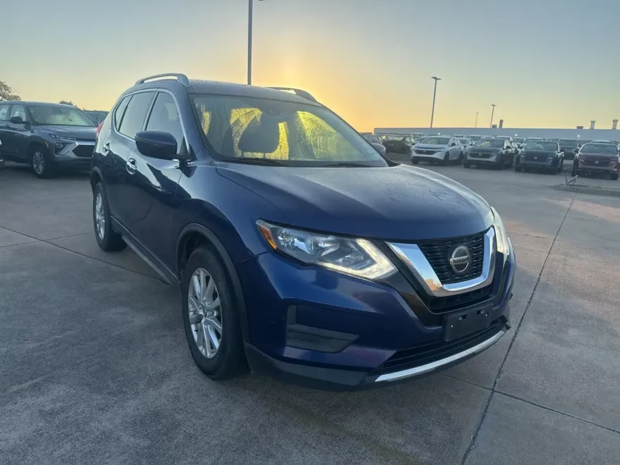 2019 Nissan Rogue SV photo 1