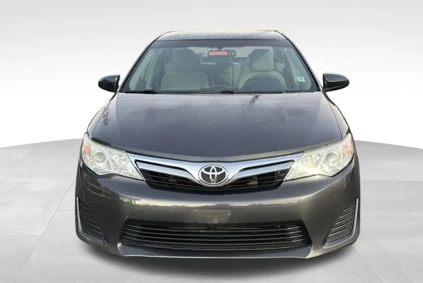 2012 Toyota Camry LE photo 1