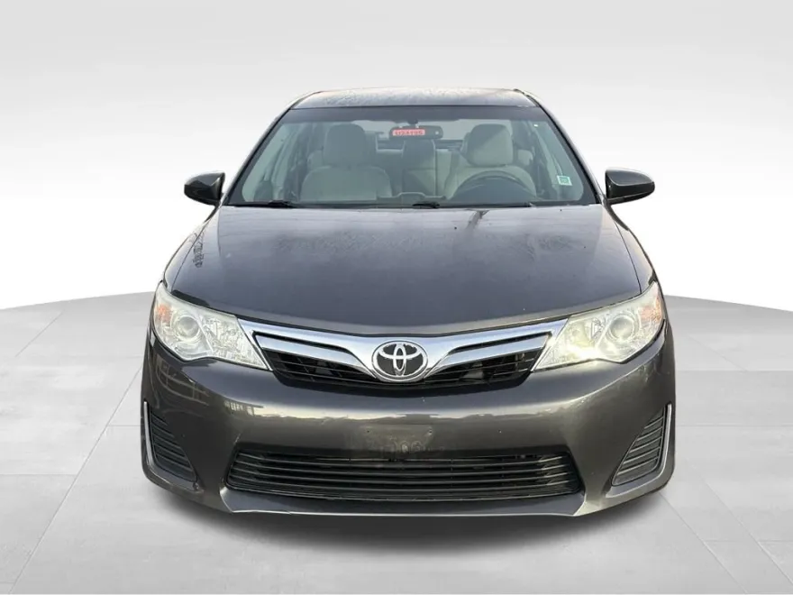 2012 Toyota Camry LE photo 1