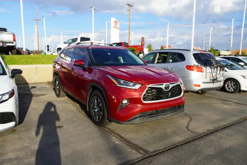 2021 Toyota Highlander XLE photo 1