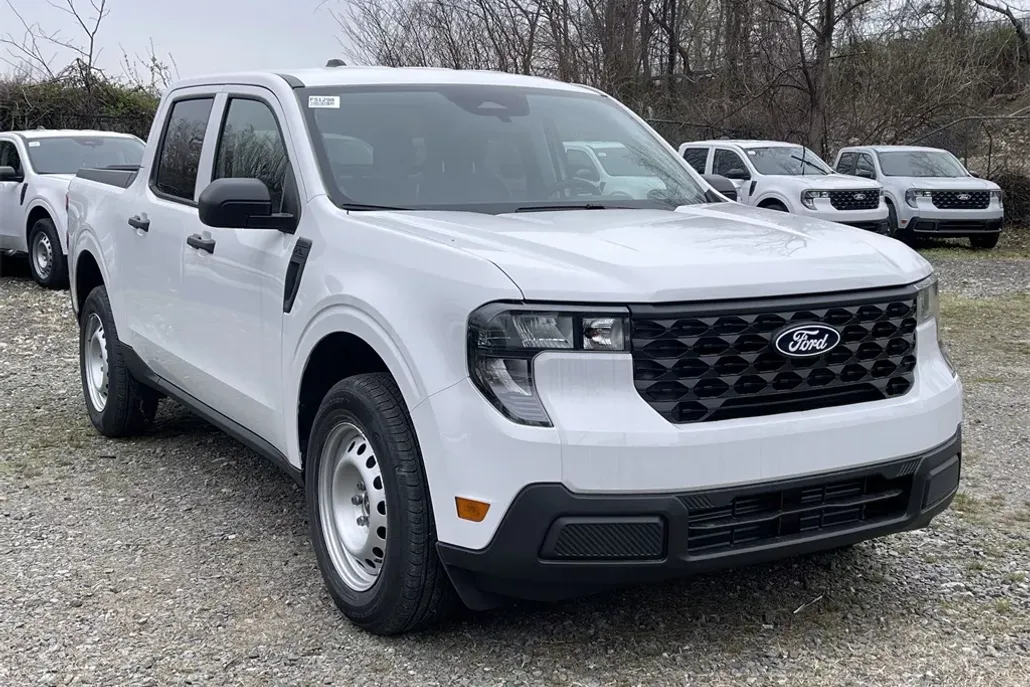 2025 Ford Maverick XL photo 1