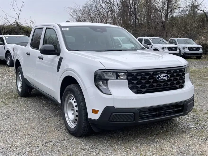 2025 Ford Maverick XL photo 1