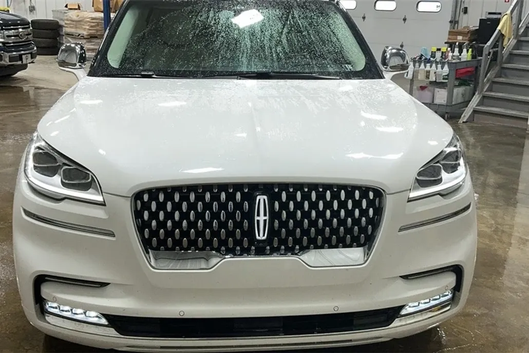 2021 Lincoln Aviator Black Label photo 1