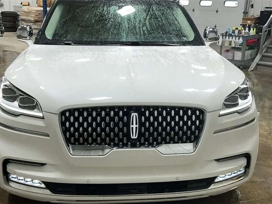 2021 Lincoln Aviator Black Label photo 1