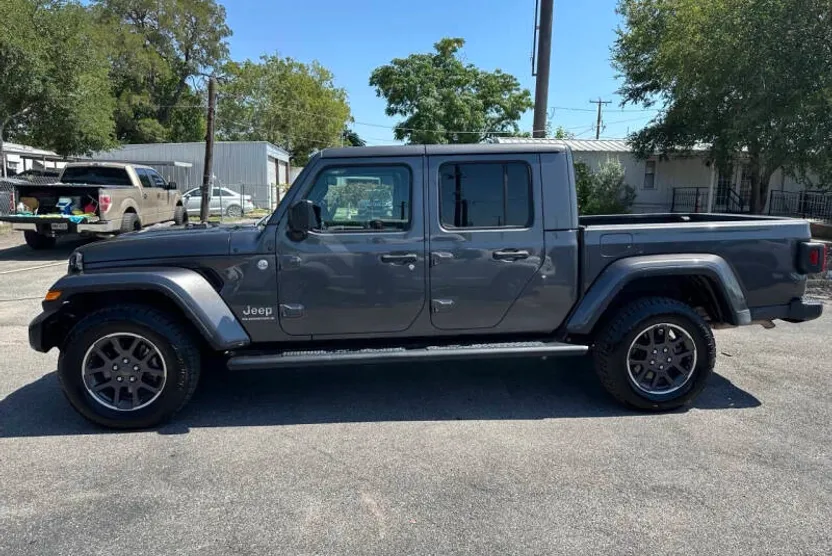 2023 Jeep Gladiator Overland photo 1