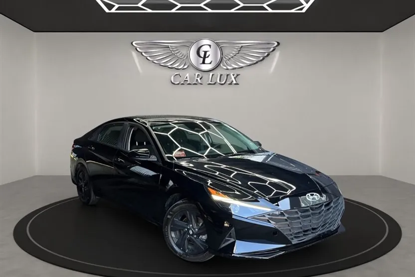 2023 Hyundai Elantra SEL photo 1