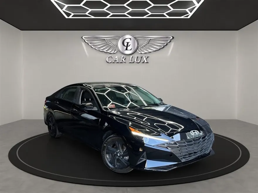2023 Hyundai Elantra SEL photo 1