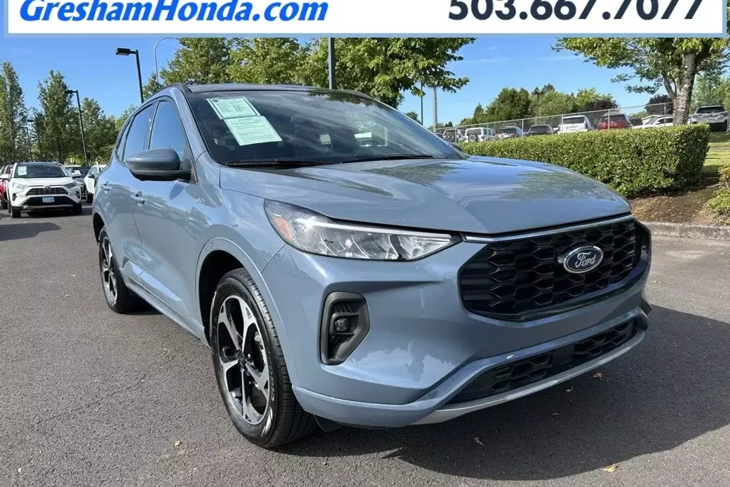2024 Ford Escape ST-Line Select photo 1