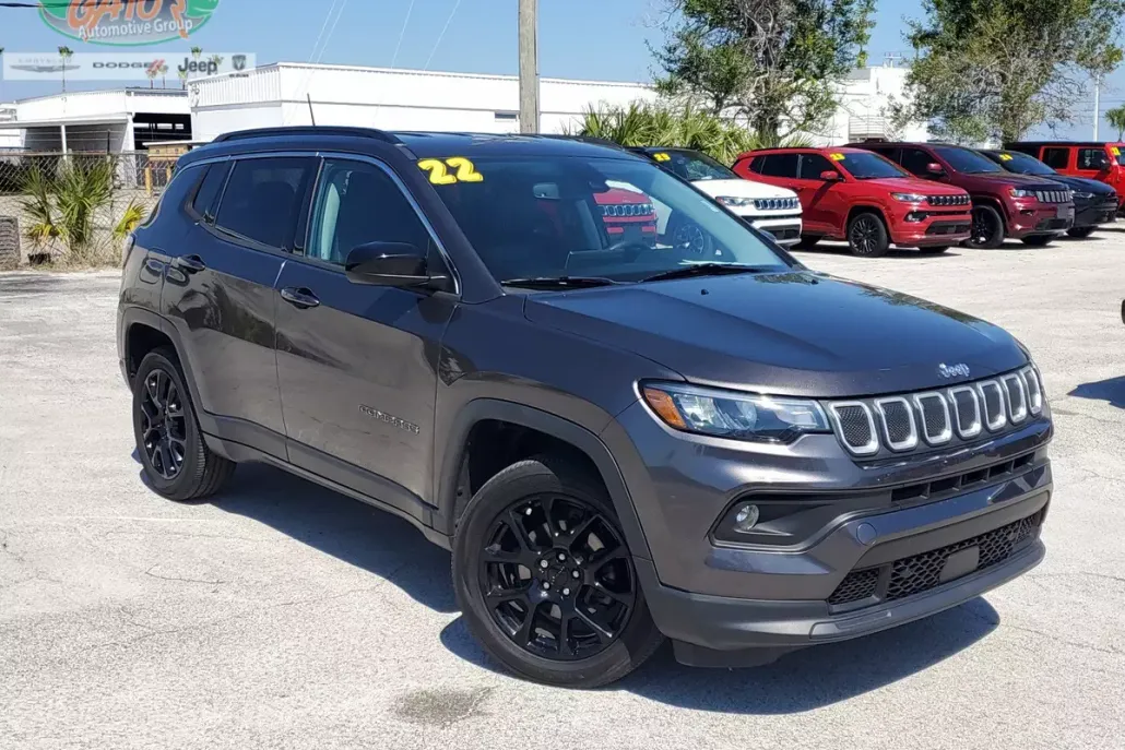 2022 Jeep Compass Latitude Lux photo 1