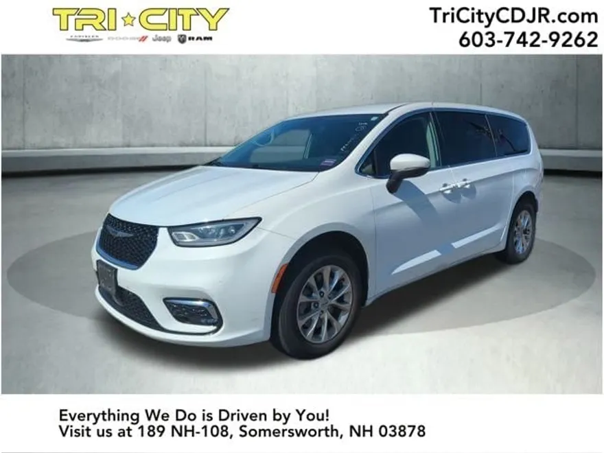 2023 Chrysler Pacifica Touring L photo 1