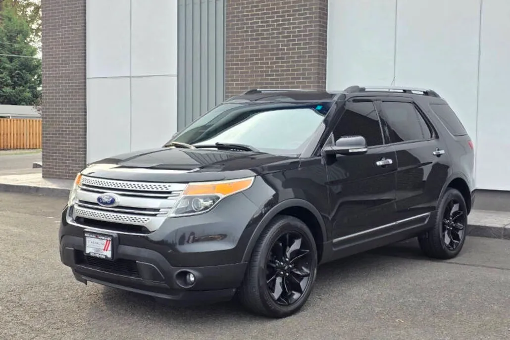 2015 Ford Explorer XLT photo 1