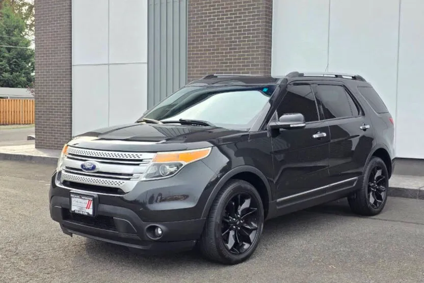 2015 Ford Explorer XLT photo 1