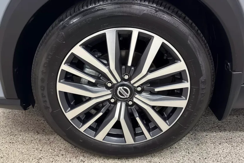 2021 Nissan Kicks SR photo 1