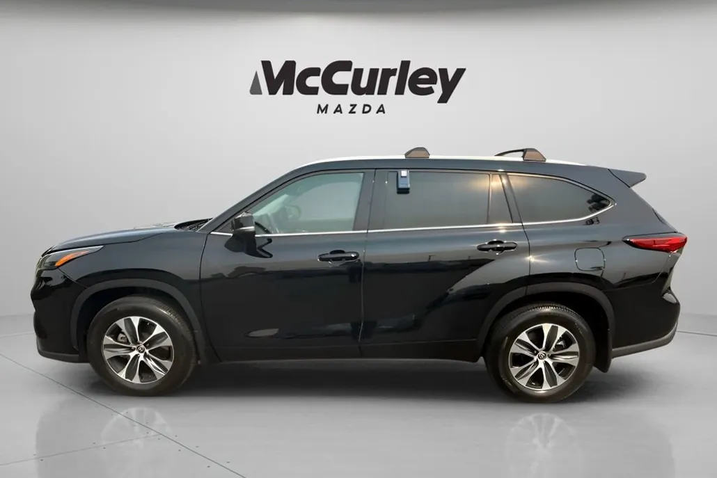 2022 Toyota Highlander XLE photo 1