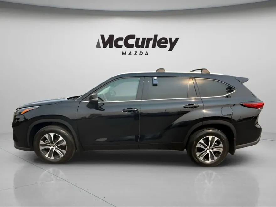 2022 Toyota Highlander XLE photo 1
