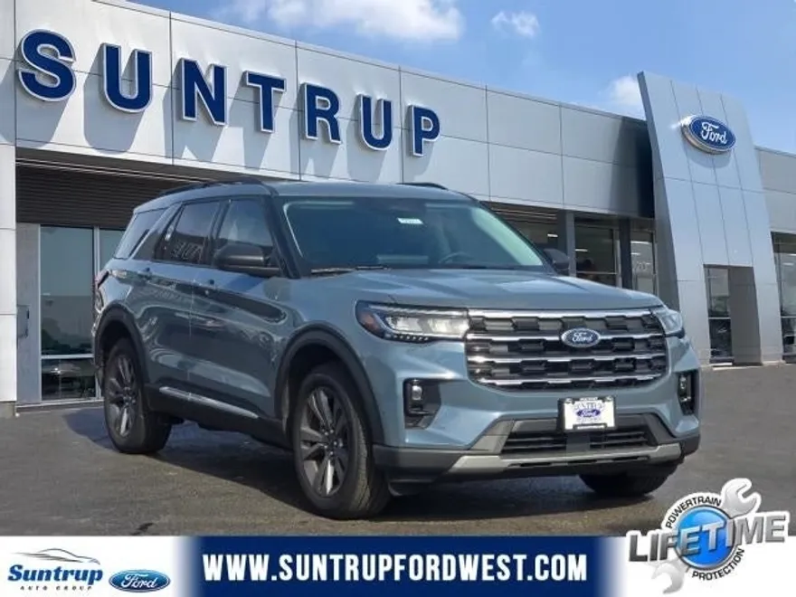 2025 Ford Explorer photo 1