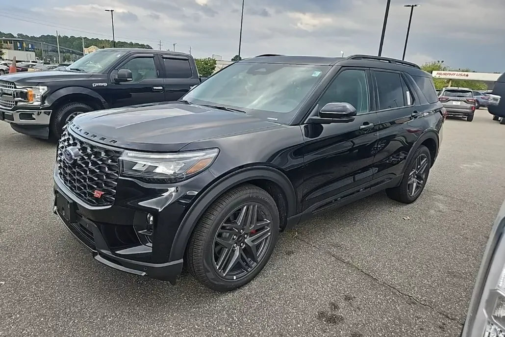 2025 Ford Explorer ST photo 1