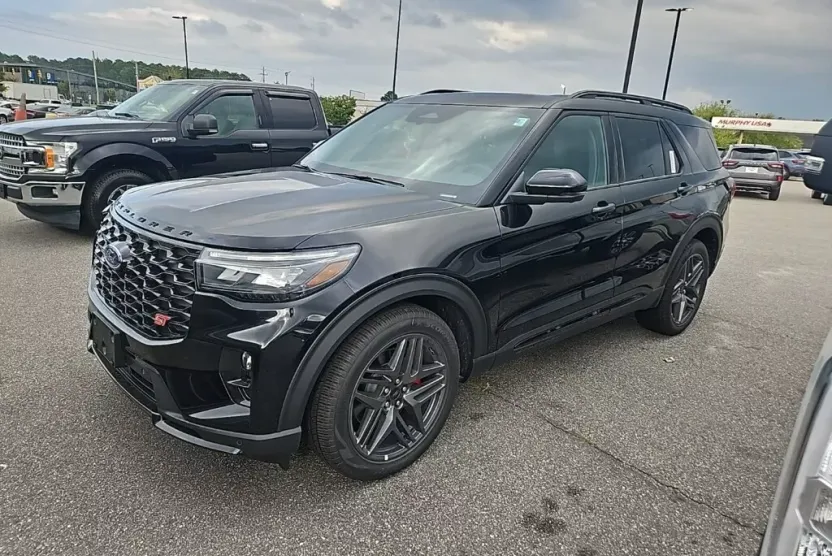 2025 Ford Explorer ST photo 1